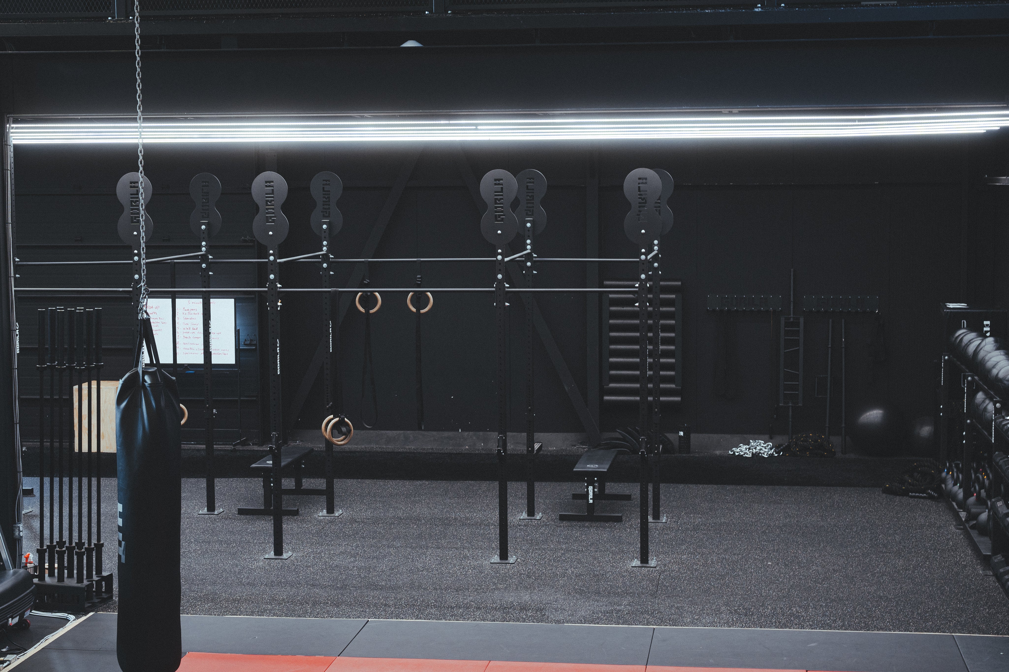 Black on black fitness equipment setup at Crew Gym Commercial Fitness Center in Chambly, showcasing sleek, modern aesthetics and high-end gym design by Gorila Fitness.