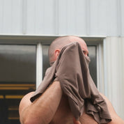 Close-up of athlete putting on the Gorila Original Tee Brown Heather