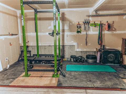 Garage gym design idea for a Canadian home
