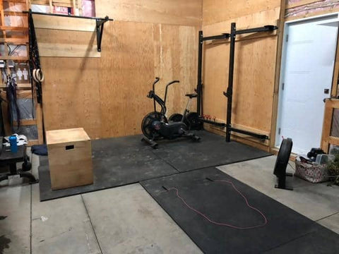 Garage gym strength training setup in Canada