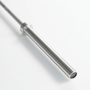 Gorila Bar Satin Chrome 20 kg – 28 mm shaft, 190,000 PSI steel, satin chrome finish barbell built for Olympic lifting, Hyrox training, functional fitness and high-volume gym use. Product main on white background.