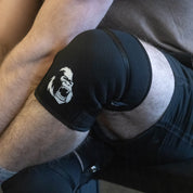 Side view of athlete training with Gorila Black Knee Sleeves 3.0 5 mm showing natural movement and coverage.