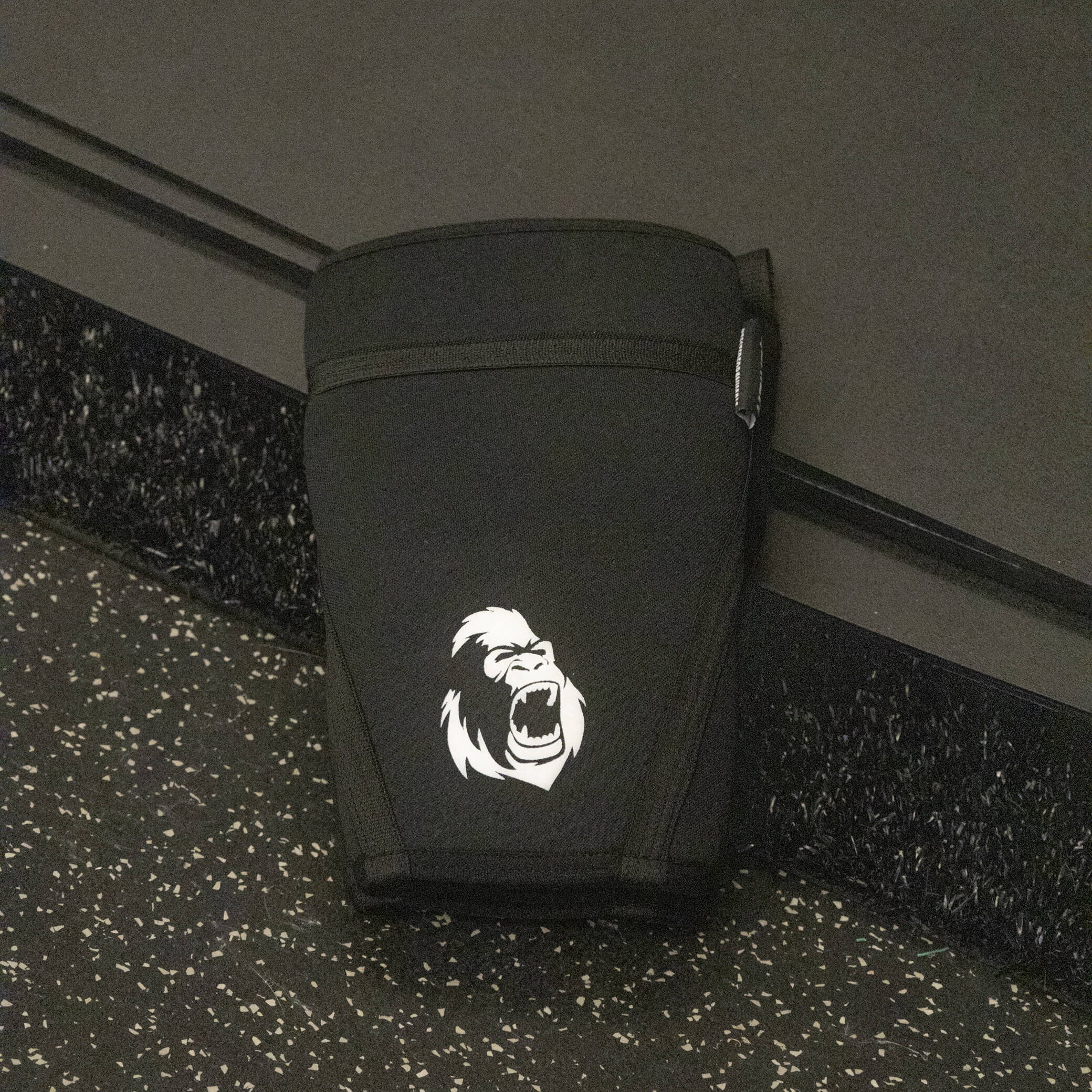 Single Gorila Black Knee Sleeve 3.0 5 mm standing upright highlighting front profile and logo.