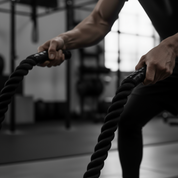 Athlete performing alternating waves with the Gorila Blackline Battle Rope in a gym setting, demonstrating grip strength, power, and full-body conditioning.