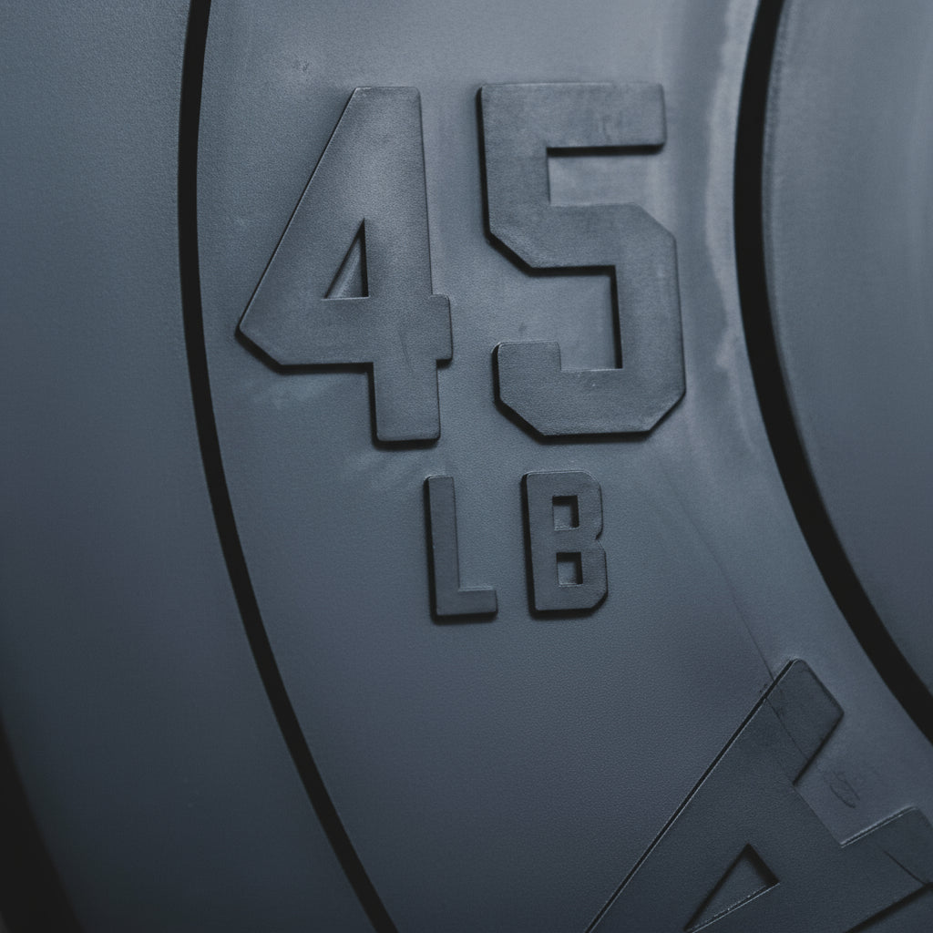 Gorila 45LB bumper plate detail – durable virgin rubber construction with minimal bounce, built for repeated drops and heavy gym use.