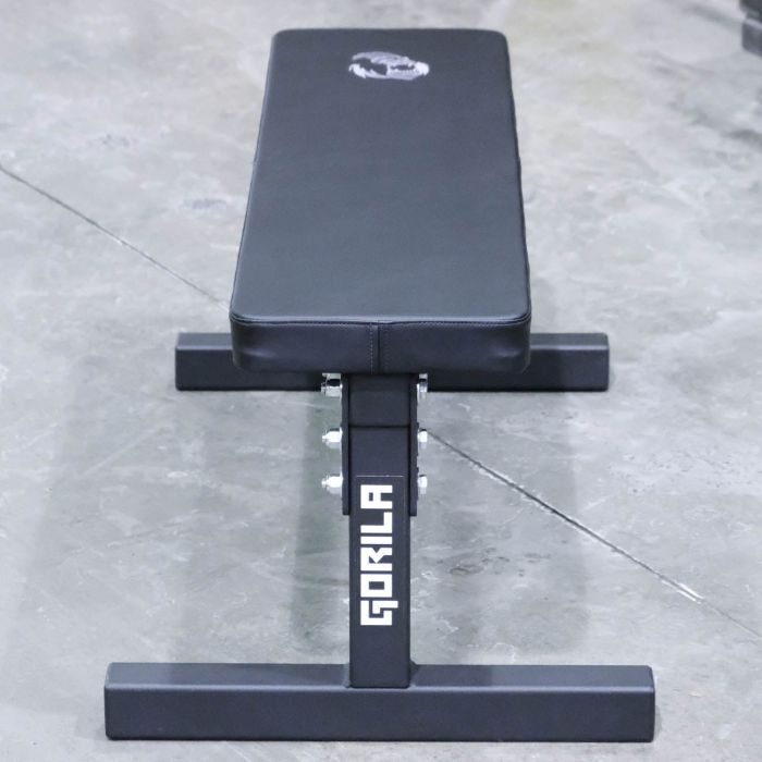 Top view of Gorila Fitness flat bench, made in Canada with premium padding and steel frame for strength training.