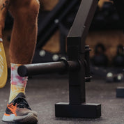 Gorila Open Hex Bar 2.0 positioned horizontally on the floor using built-in counterweights for easy plate loading and secure balance during transitions.