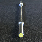 Gorila Women Training Bar 2.0 on gym floor – lightweight 15KG barbell featuring 25MM grip, Olympic and powerlifting dual knurl marks, and no center knurl for comfort