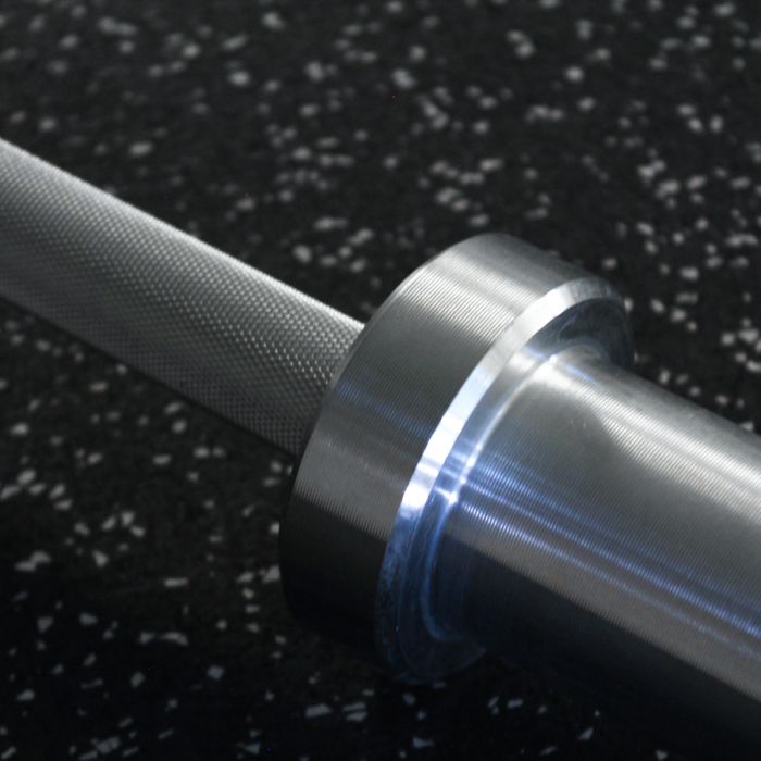 Close-up of Gorila Women Training Bar 2.0 grooved sleeve and knurl transition – bright zinc plated finish showing precision-machined grooves, 25MM shaft, and smooth sleeve rotation with four large needle bearings for Olympic and powerlifting performance